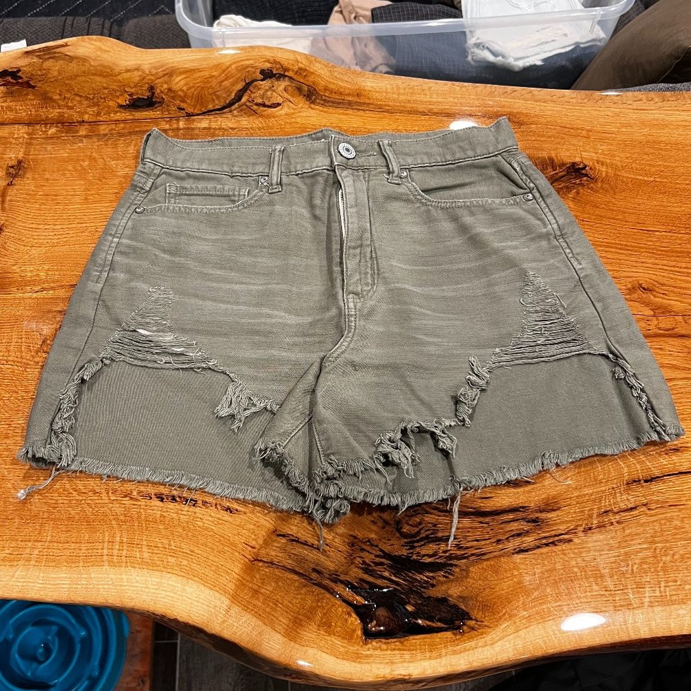 American Eagle Highest Rise Mom Short